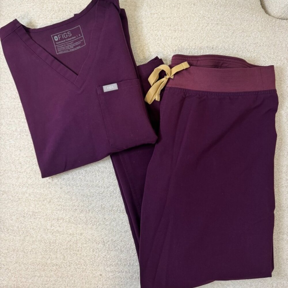 FIGS Deep Purple Scrub Set
